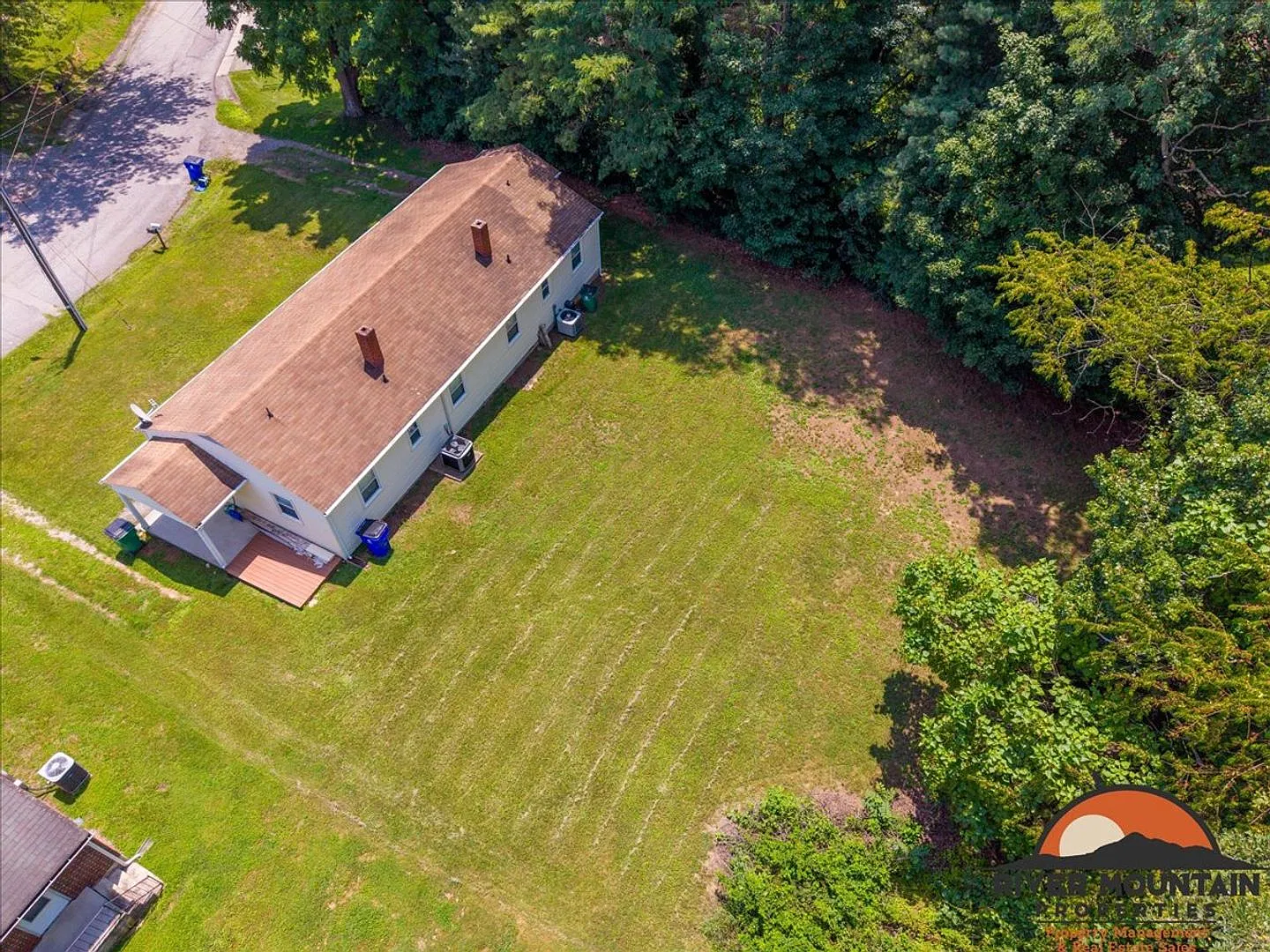 Charming Duplex Near Downtown Blacksburg — Photo 4