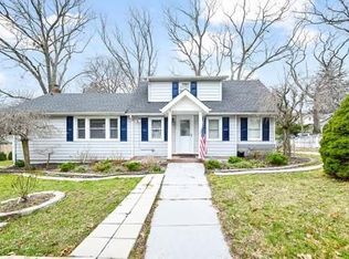 120 Lower Rocky Point Rd, Sound Beach, NY 11789