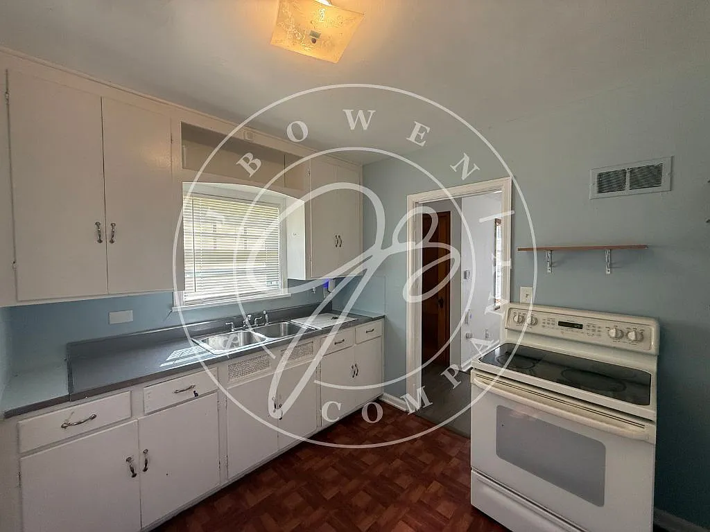 3 bed, 1.0 bath, $1,275 — Photo 2