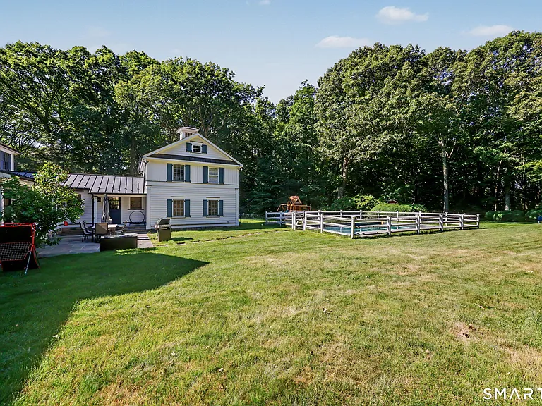 51 Squires Ln — Photo 27