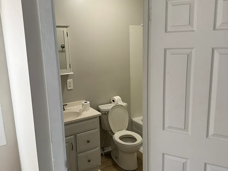 Bathroom bedroom 1