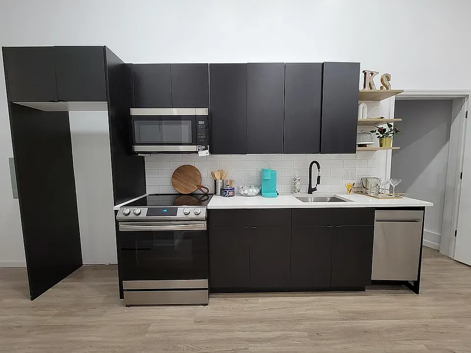 3 bed, 1000 sqft, $3,099 — Photo 1