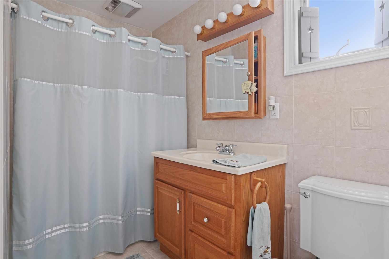  2nd fl guest bath