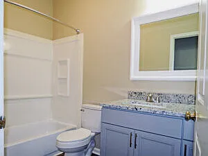Fourth Creek Landing Apts — Photo 3