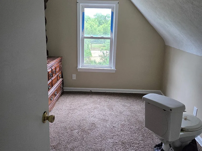 10531 Columbia Ave #7 — Photo 4