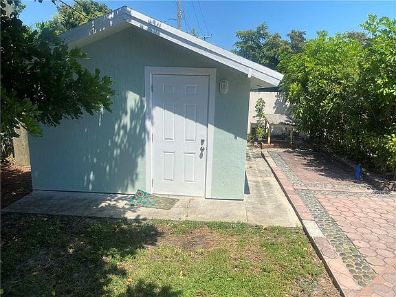 5th image of 3321 SW 16th Court
