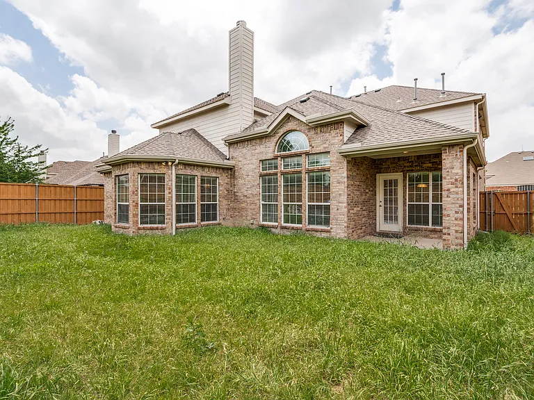 11800 Pondview Ln — Photo 37