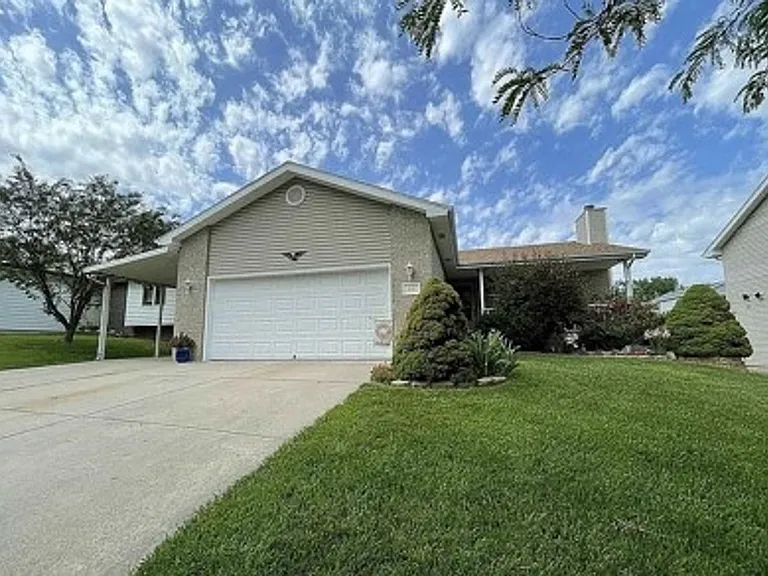 816 Mary Ct — Photo 2