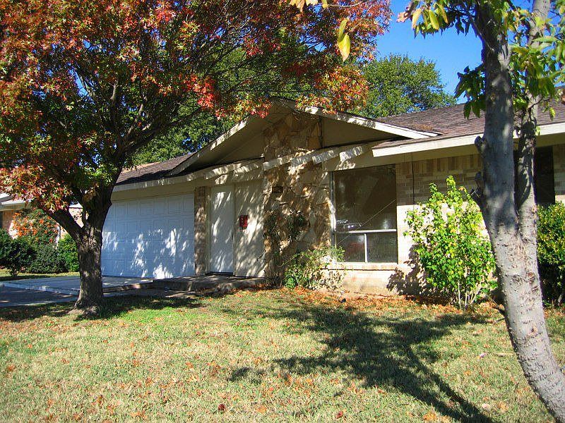 Front yard showing the front of the house