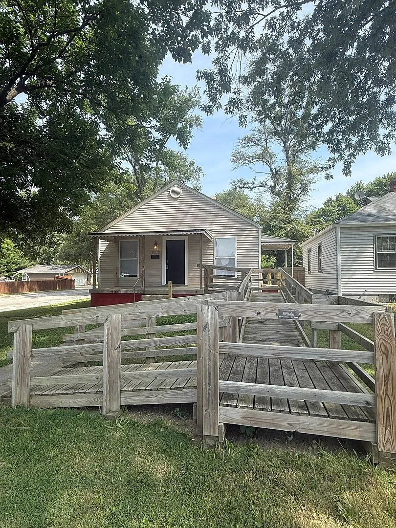 New Listing-Charming 2 Bedroom | 1 Bathroom Home with Finished Basement & Large Yard — Photo 2