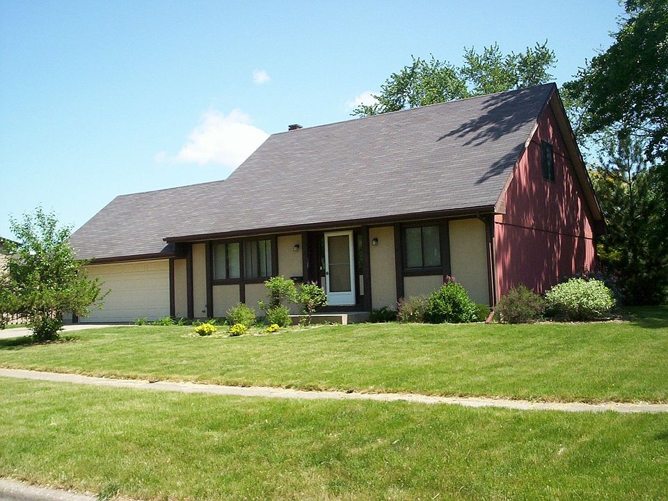 1st image of 90 New Castle Ct