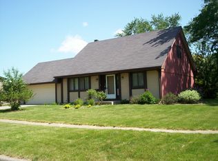 90 New Castle Ct, Crystal Lake, IL 60014