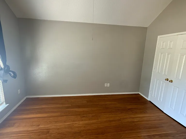 2301 Stratford Dr — Photo 5