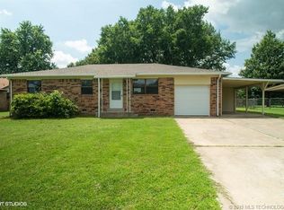 601 S 9th St, Okemah, OK 74859