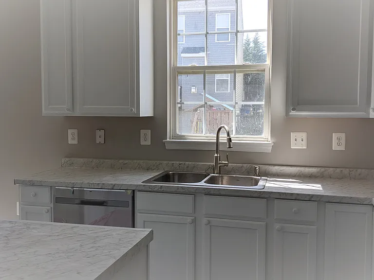 411 Hanrahan Ct SE — Photo 14