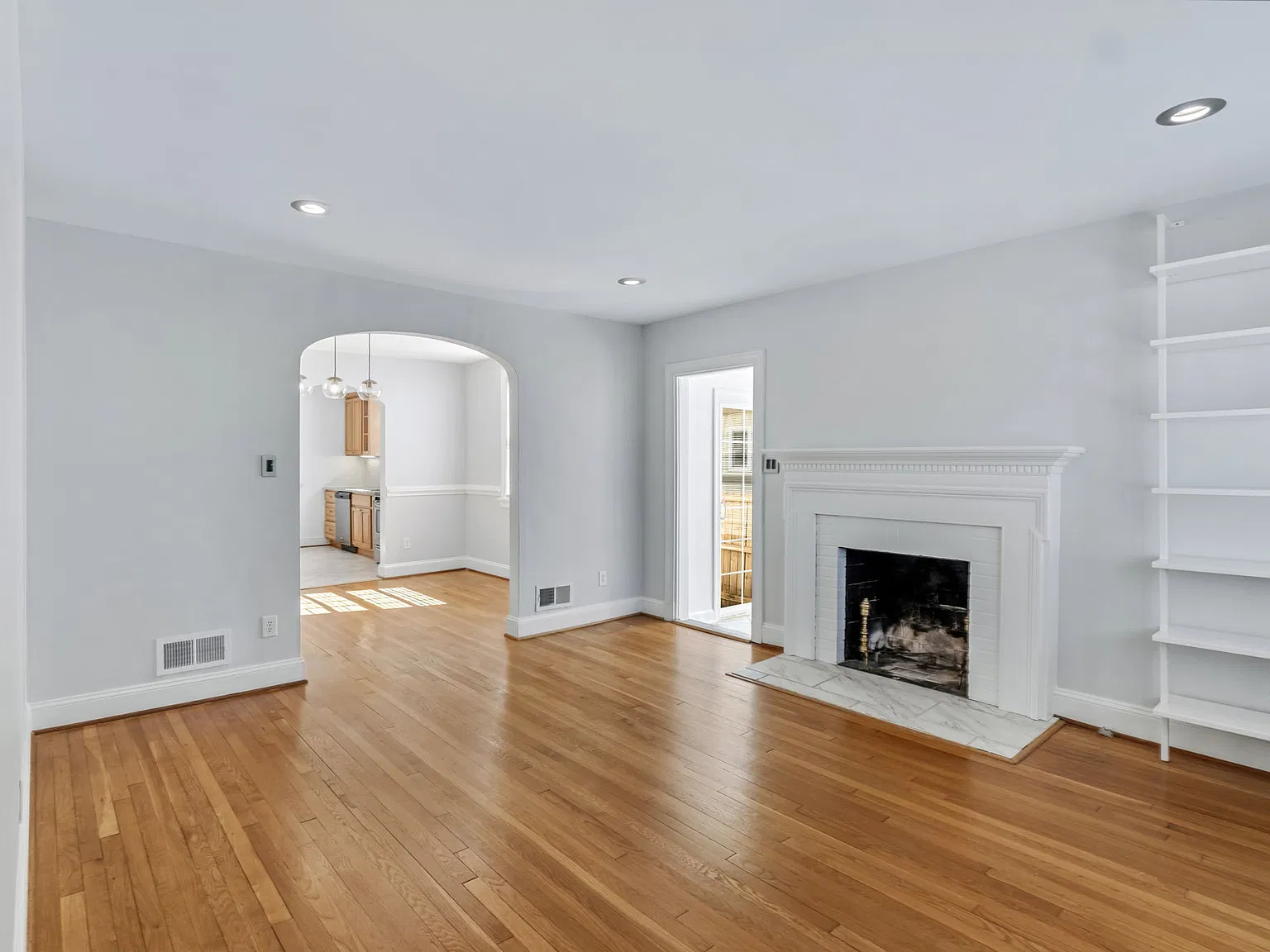 2 bed, 1133 sqft, $2,600 — Photo 4