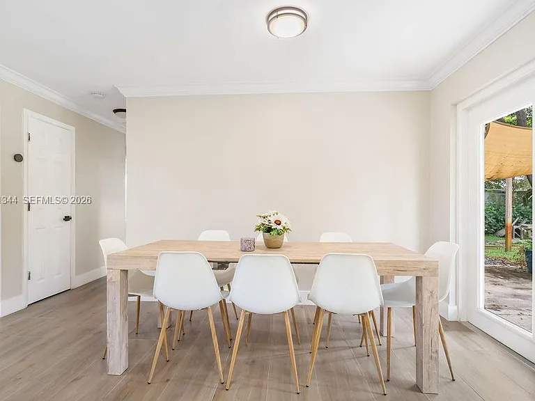 913 Lighthouse Dr — Photo 2