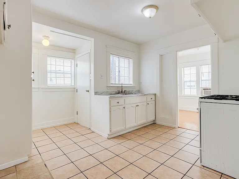 1050 Orange Ave #1050 — Photo 8
