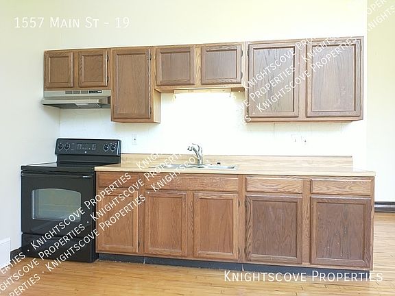 3rd image of 1557 Main St #19