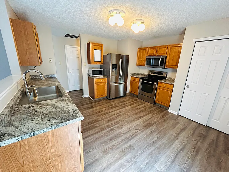 7763 Sunflower Dr — Photo 10