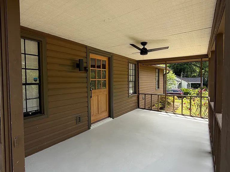 1627 Wainwright Dr SE — Photo 3