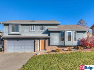 718 Cedar View Ln, Bellevue, NE 68123