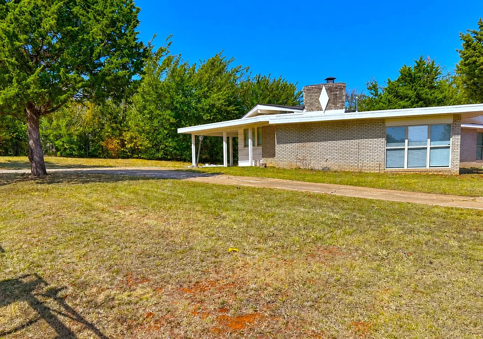 Cute 3 Bed 2 Bath Home in Forest Park — Photo 1