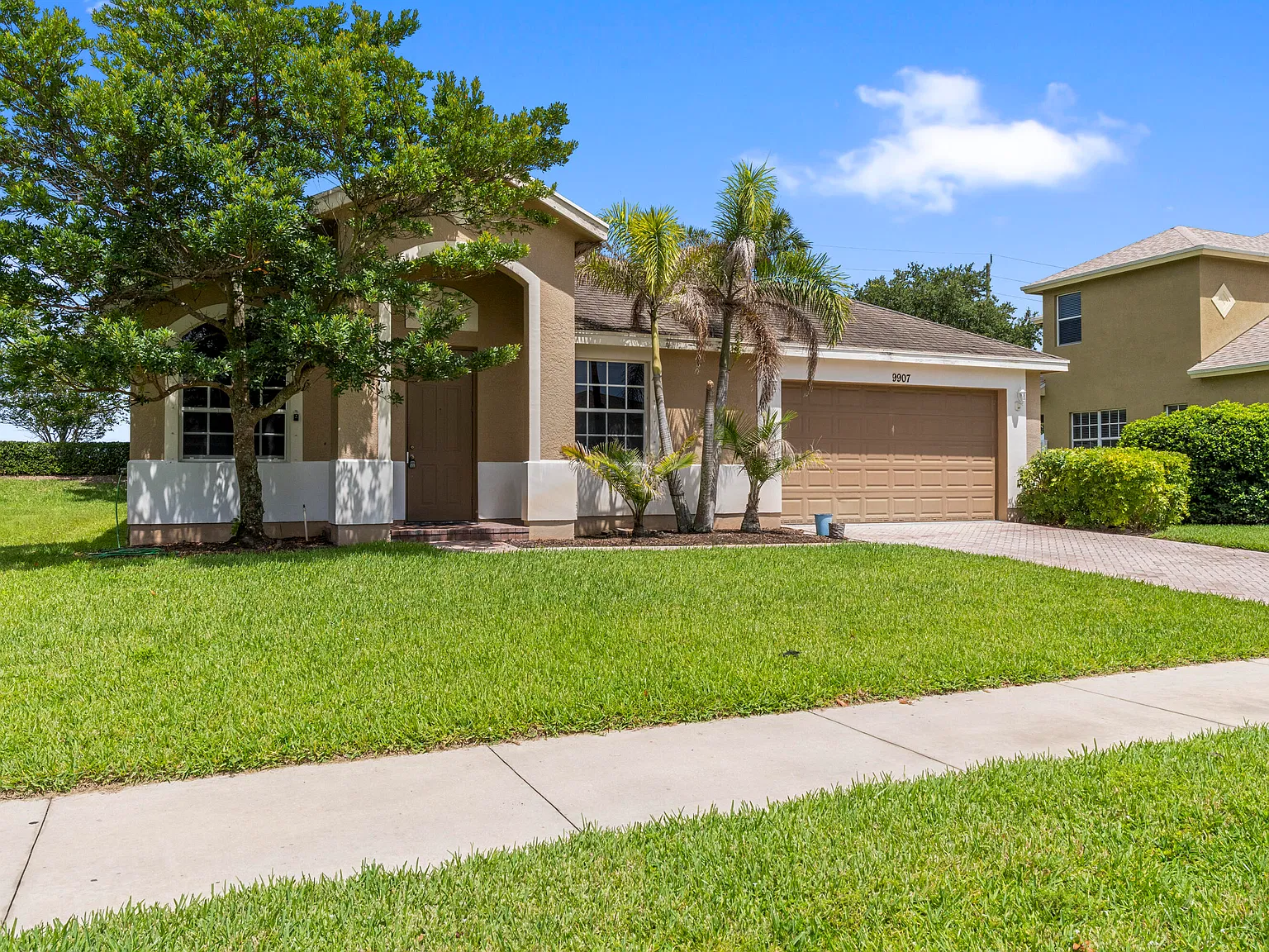 3 bed, 2.0 bath, 1620 sqft, $2,100 — Photo 3