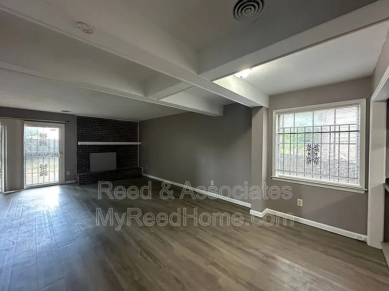 2 bed, 1.5 bath, $875 — Photo 2