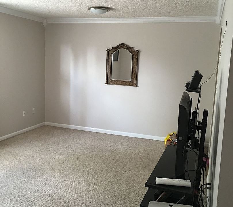 2nd image of 8756 Beacon Cir