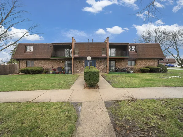 10640 Brooklodge Ln #1B, Palos Hills, IL 60465