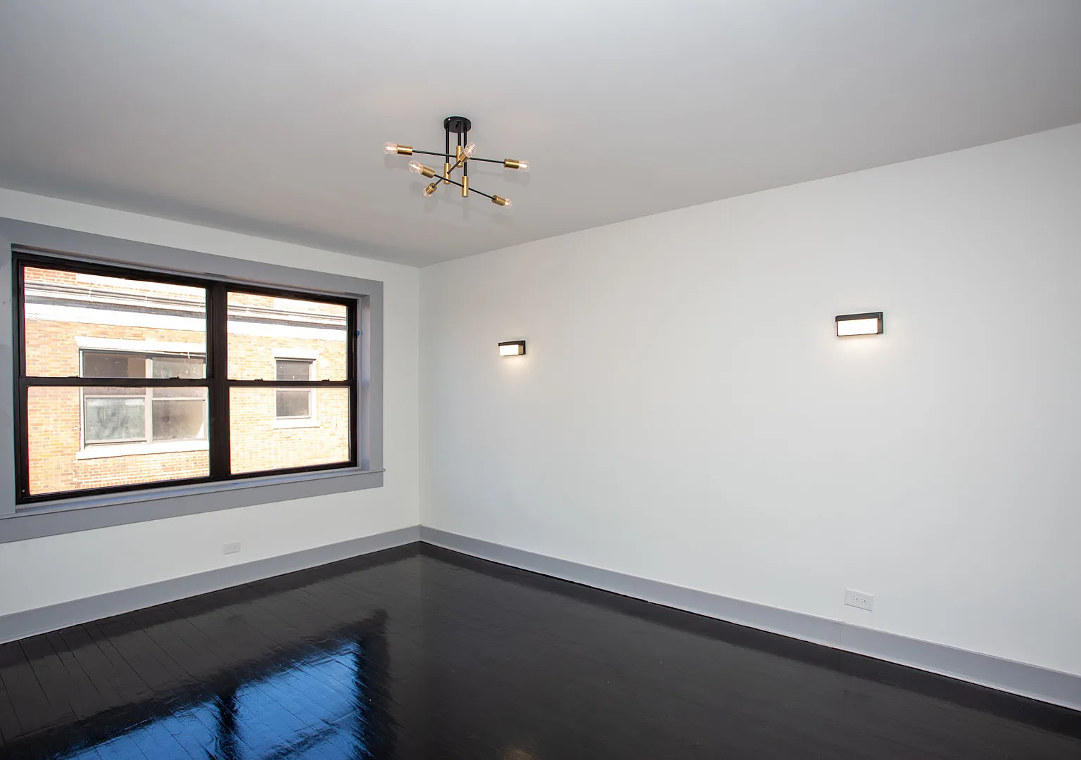 2 bed, 850 sqft, $1,600 — Photo 3
