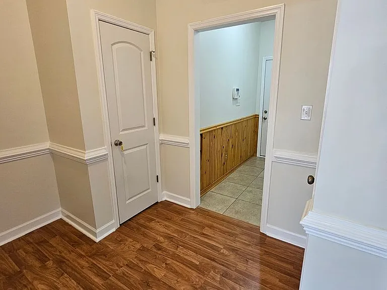 202 Winson Green Ln — Photo 15