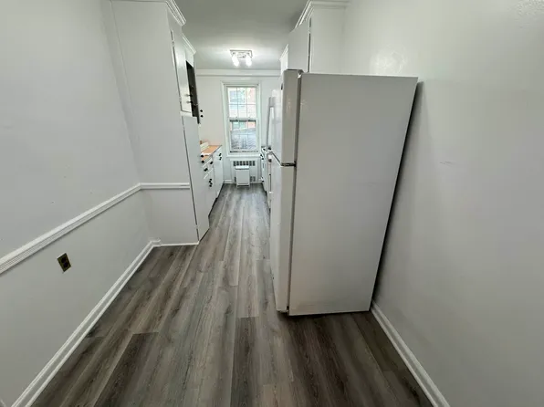 140-21 Burden Crescent image 7 of 30