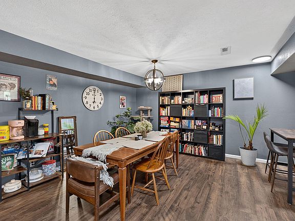 5th image of 207 E Berkeley Street