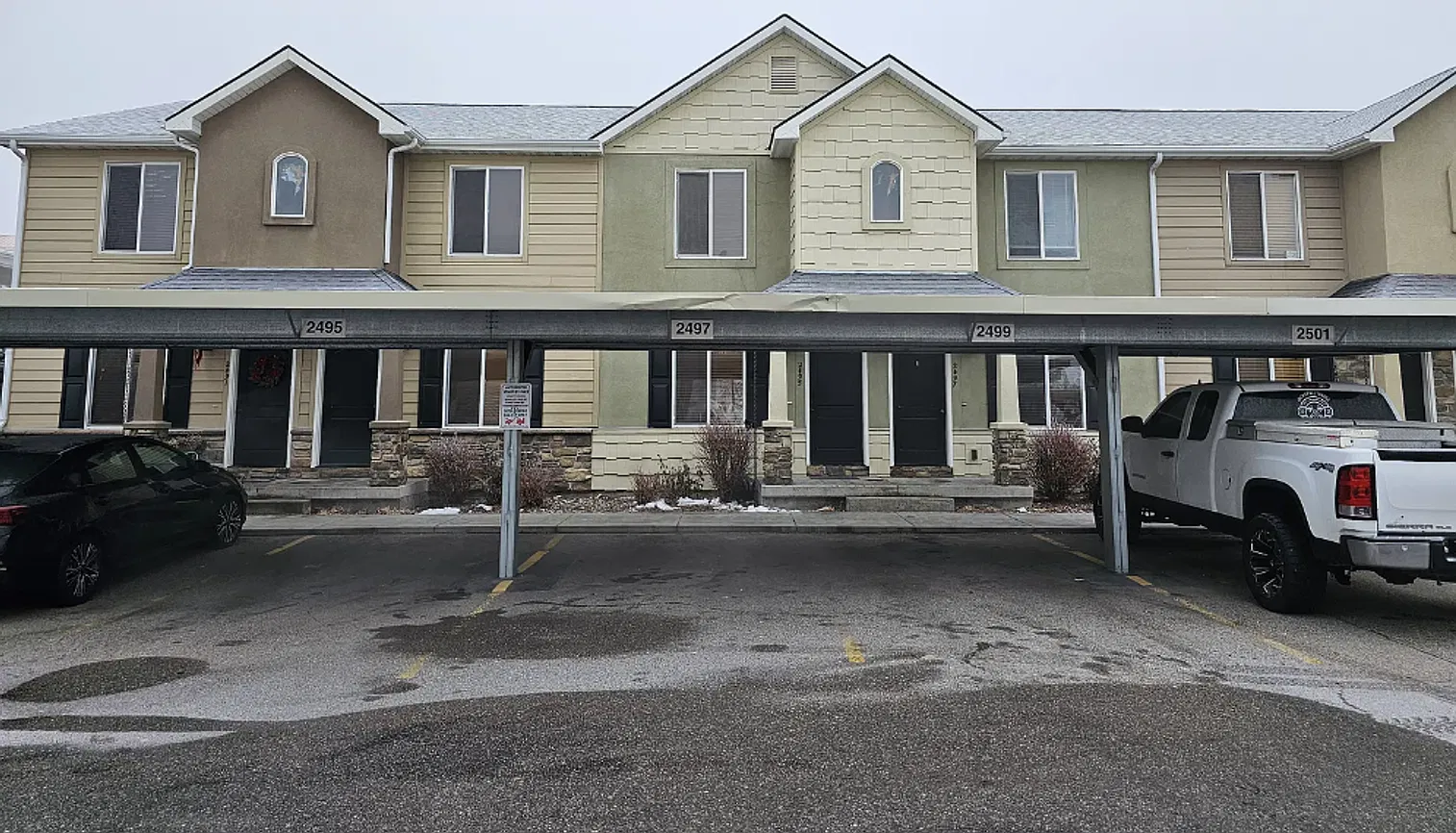 2 Bed 1 Bath Townhome With Covered Parking In Ammon - City Utilities Included — Photo 1