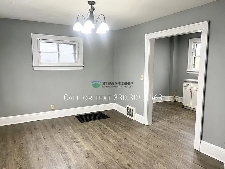 1012 Brown St — Photo 11