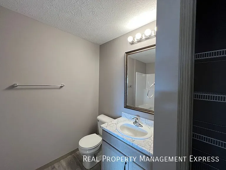 2114 S Ronsiek Ave — Photo 9