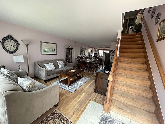 3rd image of 605 Pineview Ct