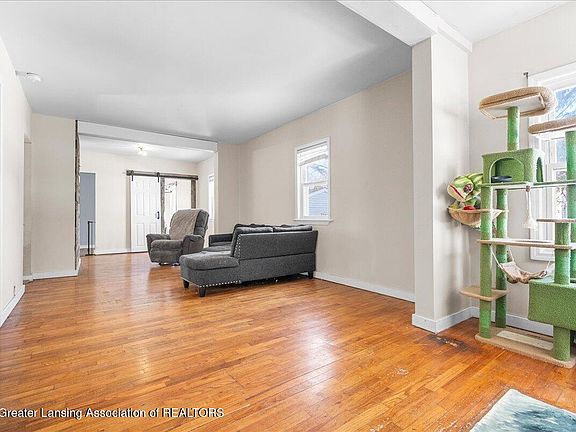 5th image of 2245 Main St