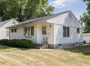 201 22nd St NW, Cedar Rapids, IA 52405