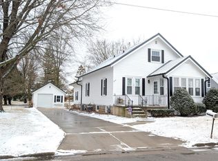 633 W Calumet St, Hilbert, WI 54129