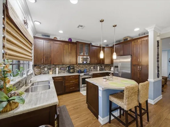 110 Riverwalk Cir E, Plantation, FL 33325