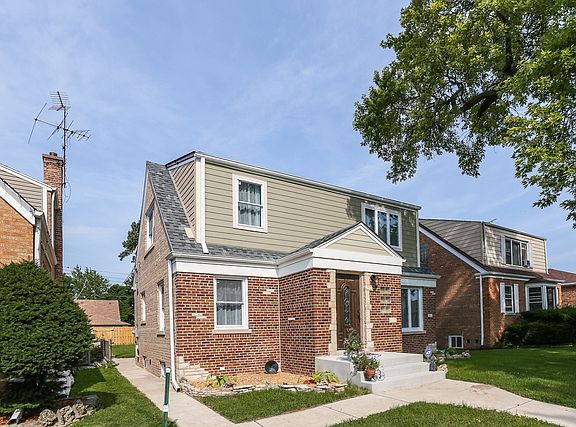 3rd image of 3332 N Pioneer Ave #1
