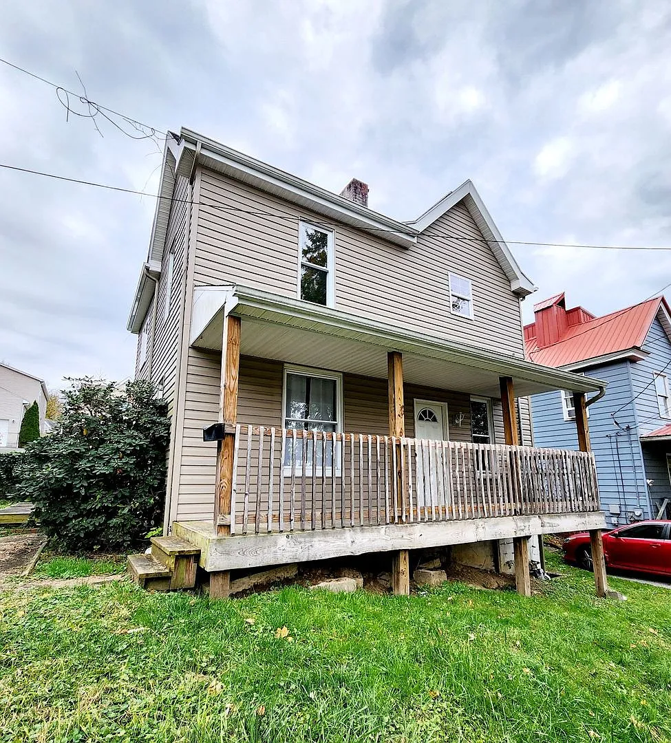 3 Bed/2 Full Bath House With 4 Parking Spots In Wiles Hill Area - Available 05/19/2027 — Photo 2