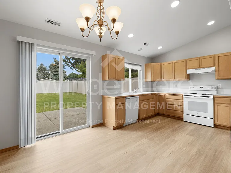 1702 N Aladdin Rd — Photo 3