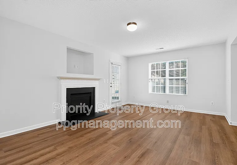 3204 Barons Court Rd — Photo 14