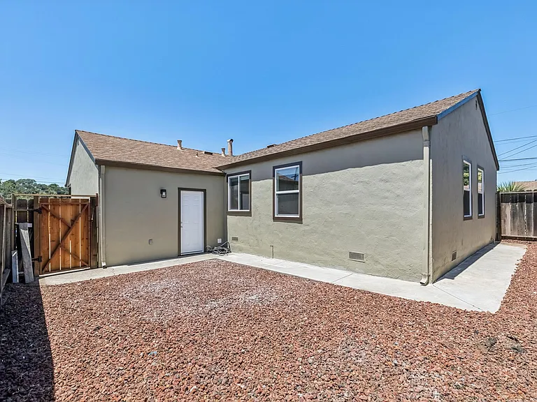 21720 Orange Ave — Photo 18