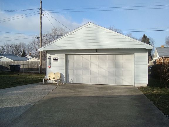 Detached Garage