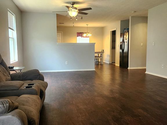 3rd image of 2657 Sutherland Dr